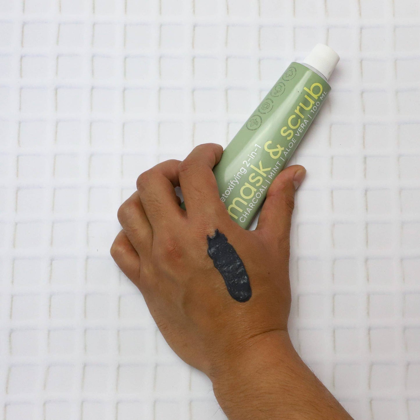 Masque et gommage visage au CHARBON/MENTHE/ALOE