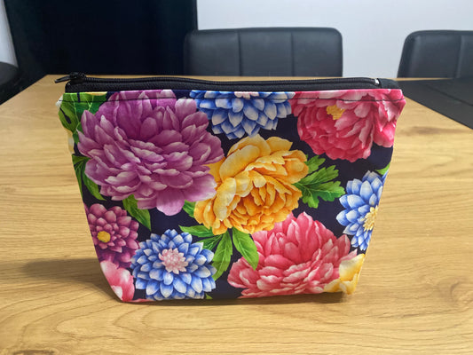 Pochette à crayons faite à la main Pivoines