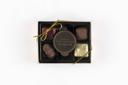 Assortiment de 6 chocolats en boîte.