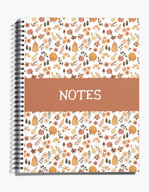 Carnet de notes d'automne avec feuilles de citrouille