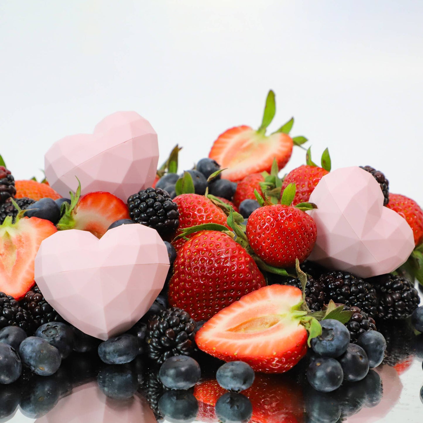 Lot de 2 baumes à lèvres en forme de cœur PEGGABLE 100 % naturel menthe / baies sauvages