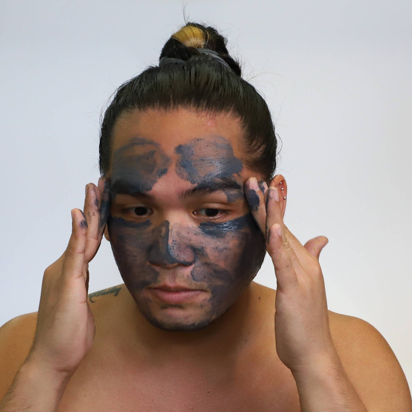 Masque et gommage visage au CHARBON/MENTHE/ALOE