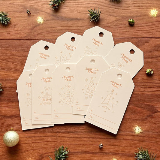 Étiquettes de Noël Cartonnées  Réguliere – Lot de 9 Étiquettes Cadeaux Festives 🎄